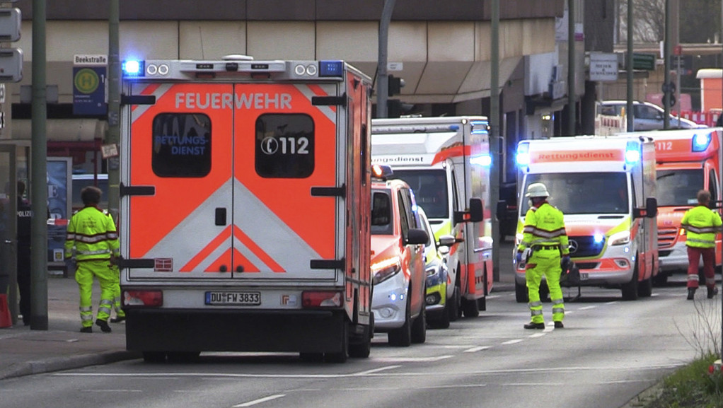 U sudaru autobusa i kamiona u istočnoj Nemačkoj  povređeno 52 ljudi - jedna osoba u kritičnom stanju