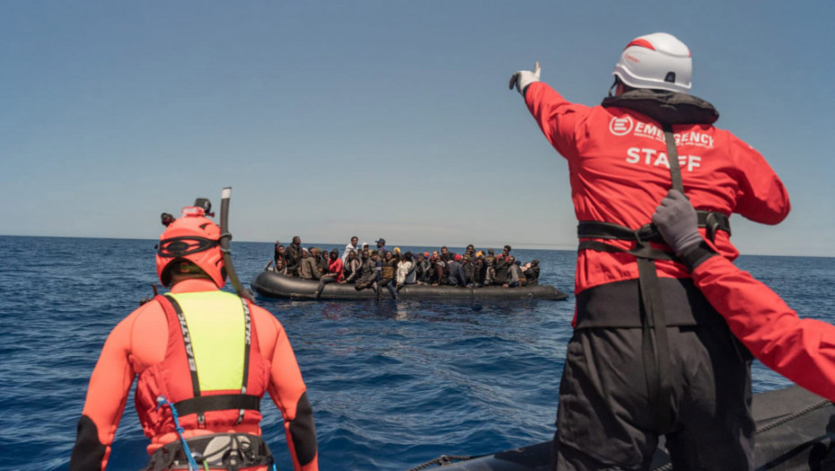 Prevrnuo se čamac sa migrantima kod Lampeduze: Spaseno 49 osoba, za nekima se i dalje traga