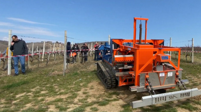 Prvi robot u srpskoj poljoprivredi: "Slopeheleper" namenjen voćarstvu i vinogradarstvu