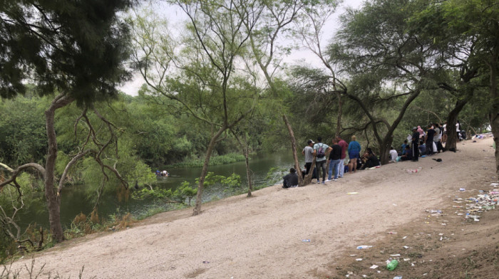 Zapaljeno 20 migrantskih šatora na granici između Meksika i SAD
