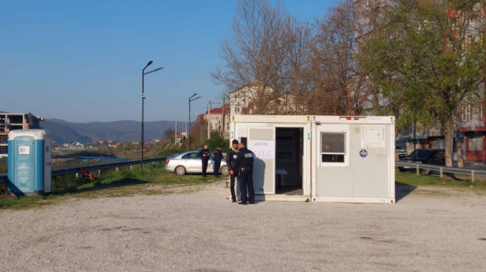 Na severu KiM Priština ponovo postavila kontejnere za glasanje