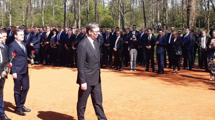 Dan sećanja na žrtve zločina u logoru Jasenovac i NDH, Vučić položio venac u spomen-području Donja Gradina