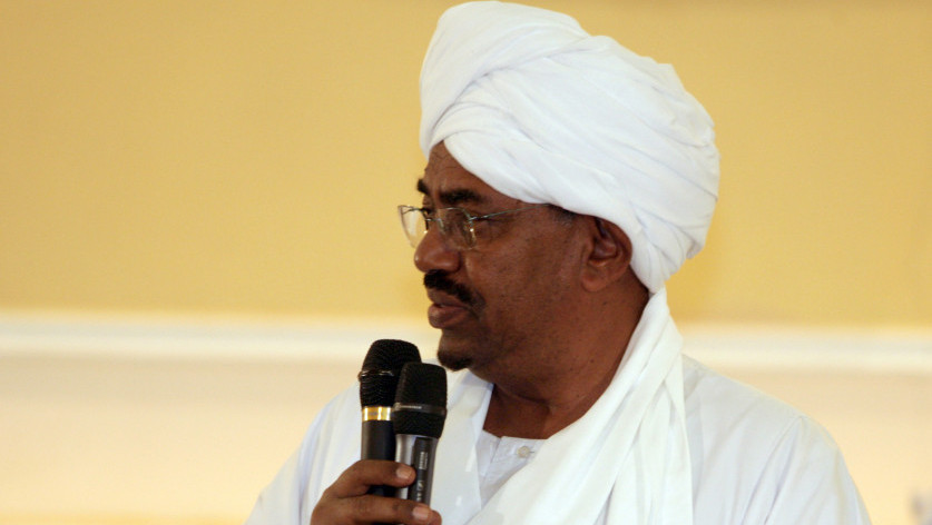 Svrgnuti sudanski lider Omar al-Bašir prebačen iz zatvora u vojnu bolnicu