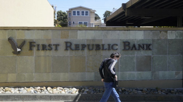 Američka banka First Republic razmatra prodaju imovine kako bi izašla iz krize