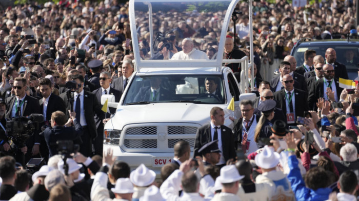 Papa Franja u Budimpešti: Ne zatvarajte vrata strancima i migrantima