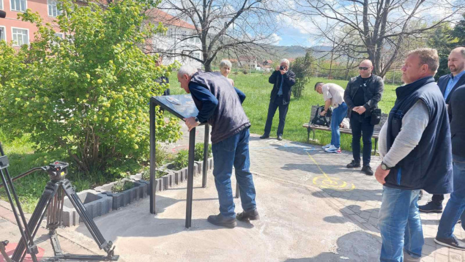 "Želimo samo da se naša deca ne zaborave": 24 godine od kada su u bombardovanju autobusa stradali Nikola i Marija