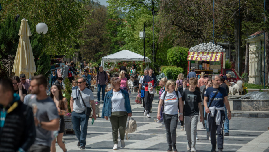 U maju je trebalo deset sati da planu, a od jutros je još 100.000 komada pred građanima: Kako do turističkih vaučera