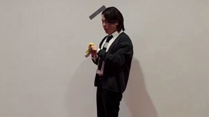 Oglasio se student koji je pojeo bananu sa umetničke instalacije i izneo svoje objašnjenje