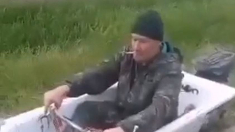 Muškarac u Rusiji pijan vozio kadu na točkovima, stavio joj motor sa Suzuki skutera