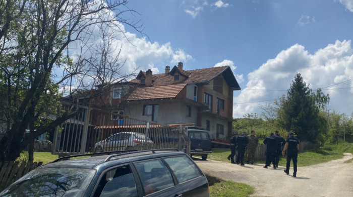 Produžen pritvor ocu osumnjičenog za masakr u Mladenovcu