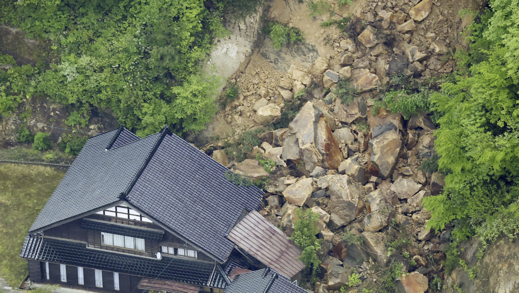 U Japanu stanje pripravnosti zbog naknadnih potresa i jake kiše, srušeno nekoliko zgrada