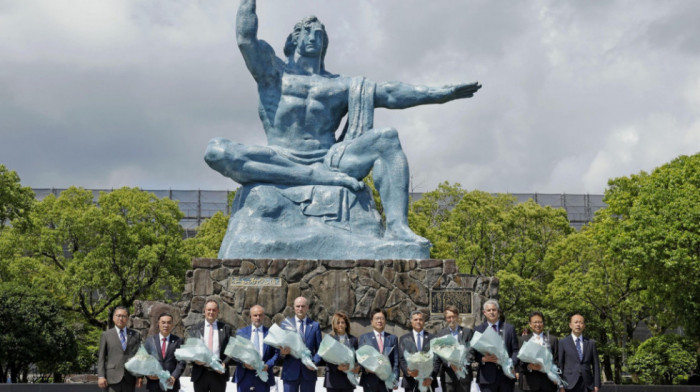 Ministri zdravlja G7 položili cveće ispred statue mira u Nagasakiju
