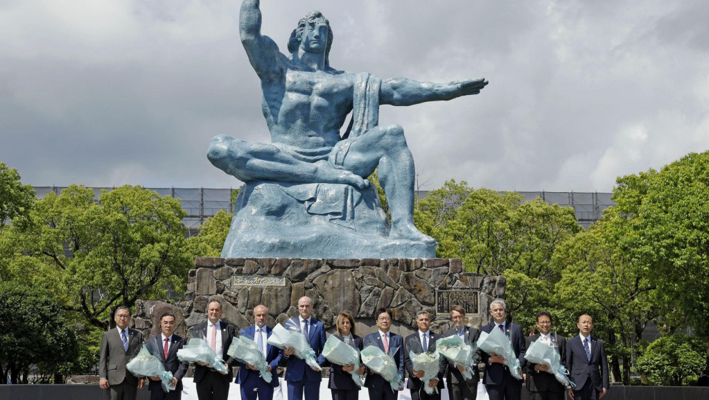 Ministri zdravlja G7 položili cveće ispred statue mira u Nagasakiju