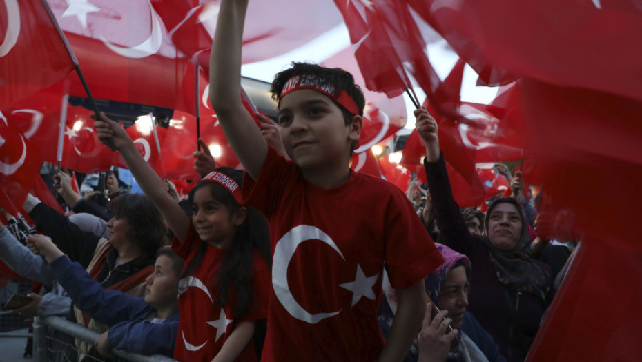 Član turske opozicije preminuo posle povreda tokom proslave izborne pobede