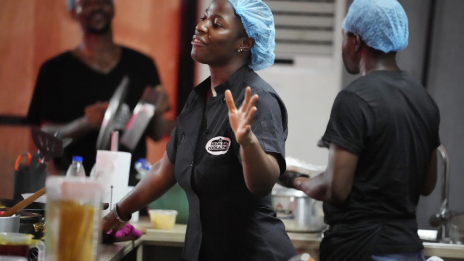 U Nigeriji postavljen novi Ginisov rekord: Žena u Lagosu neprestano kuvala 100 sati