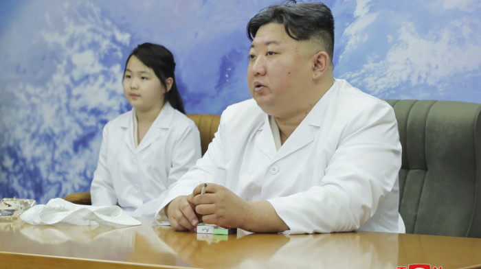 Kim Džong-un odobrio lansiranje prvog vojnog špijunskog satelita Severne Koreje