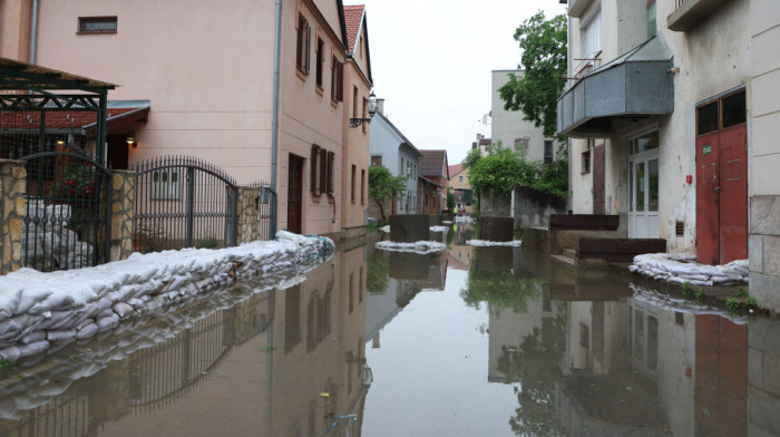 Situacija s poplavama u Hrvatskoj i dalje teška, u Sisku voda probila nasip