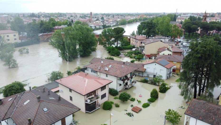 Dramatične slike sa severa Italije: Najmanje tri osobe poginule u poplavama, hiljade evakuisano