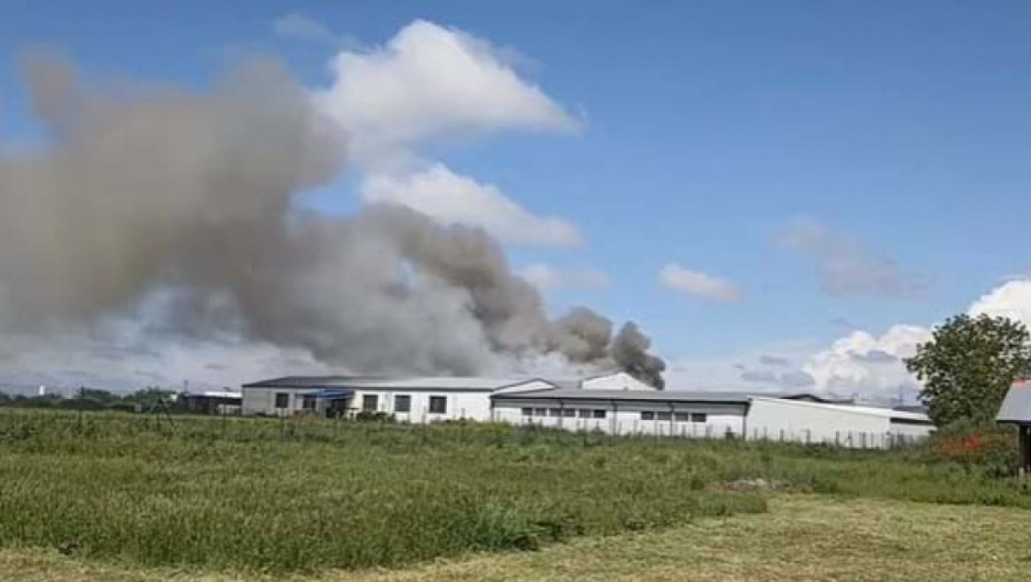 Požar u fabrici za preradu drveta u Rumi, tri osobe povređene