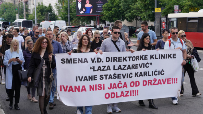 Novi protest zaposlenih na Klinici "Laza Lazarević": Vladi predat zahtev za razrešenje v.d direktorke