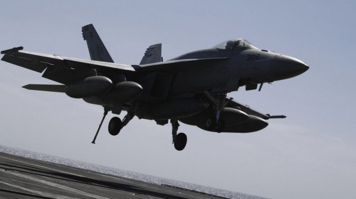 Srušio se borbeni avion F-18 u Španiji, pilot uspeo da se katapultira