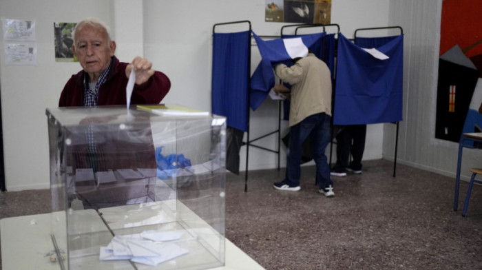 U Grčkoj danas parlamentarni izbori: Birališta otvorena, dva glavna rivala Micotakis i Cipras