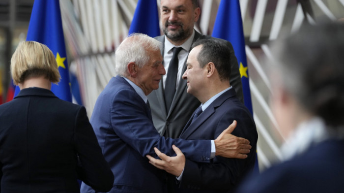 Borelj: Bliski odnosi s Moskvom nisu kompatibilni s priključenjem EU; Dačić: Srbija nije vrednosno neutralna