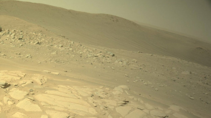 Nasin rover Zemljanima poslao veličanstvenu fotografiju kratera Belva na Marsu