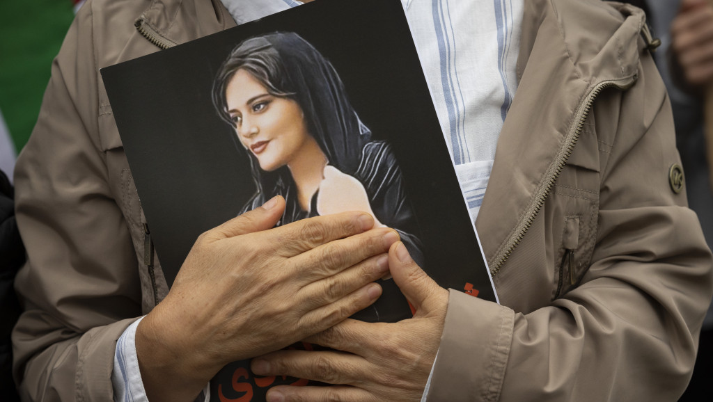 Godinu dana od smrti Mahse Amini: Kako su njena sudbina i masovni protesti uticali na Iran?