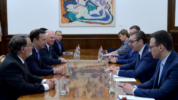 Vučić se sastao sa senatorima Marfijem i Pitersom: "Srbija opredeljena da razvija bližu saradnju sa SAD"
