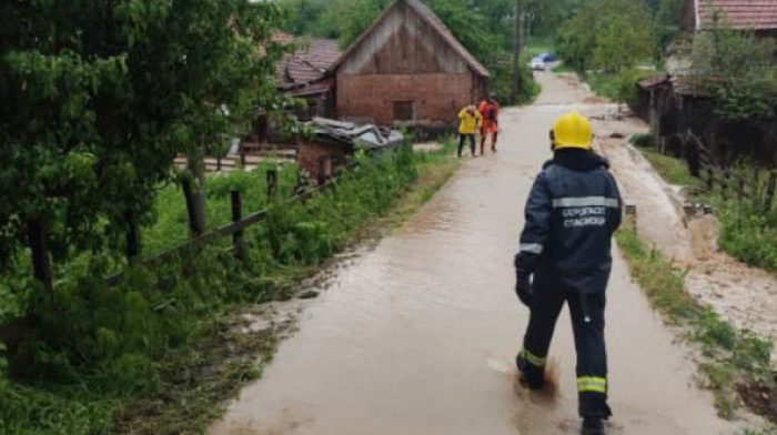 Nevreme nanelo veliku štetu selima u okolini Čačka: Uništeni voćnjaci, meštani tri sela bez struje