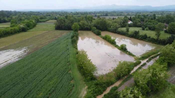 Zbog obilnih padavina došlo do izlivanja vodotokova na teritoriji grada Čačka