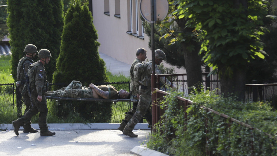 KFOR: U Zvečanu povređeno 30 italijanskih i mađarskih pripadnika mirovnih snaga