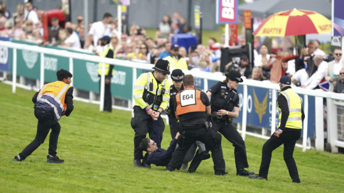 Uhapšeno 19 ljudi koji su planirali da prekinu konjsku trku u Engleskoj