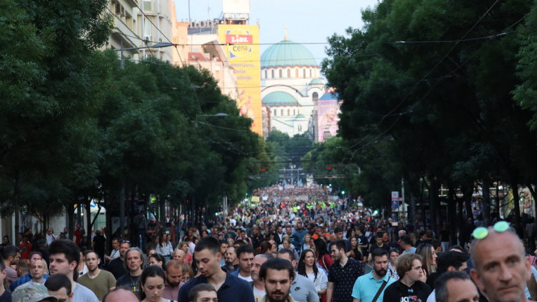 Evropska komisija izrazila zabrinutost zbog pritvora novinaru uhapšenom nakon protesta