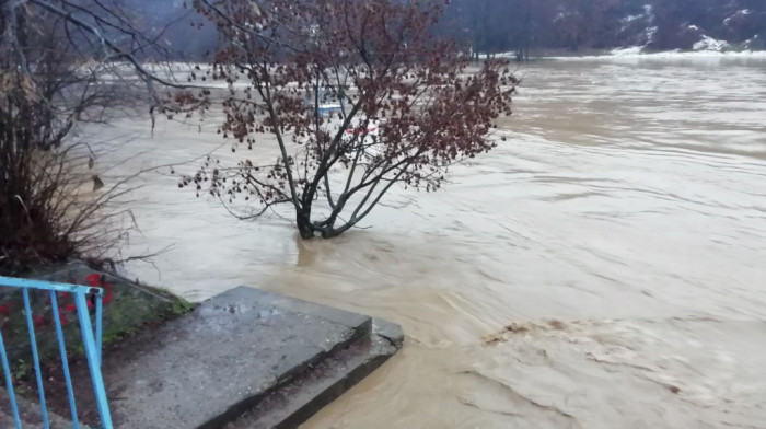 Rastu žrtve poplava u Bugarskoj: Pronađeno telo žene zatrpane blatom