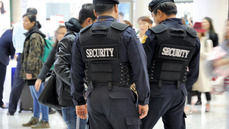 Južnokorejska policija uhapsila ženu koja je pod dejstvom narkotika pokušala da otvori vrata aviona tokom leta