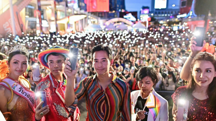 Među 50.000 učesnika Parade ponosa u Bangkoku i kandidat za premijera Tajlanda