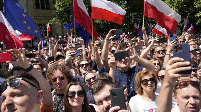 Imunitet nije pomogao: Opoziciona poslanica u Poljskoj privedena jer je prekinula govor premijera