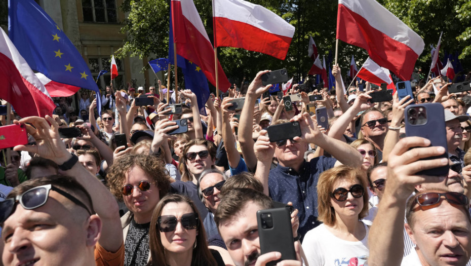Imunitet nije pomogao: Opoziciona poslanica u Poljskoj privedena jer je prekinula govor premijera