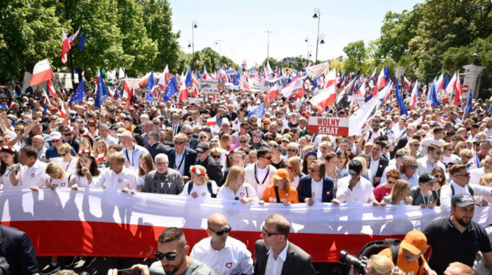 Više stotina hiljada ljudi slilo se u Varšavu na antivladin protest: Poljaci ne žele "mađarski i turski politički model"