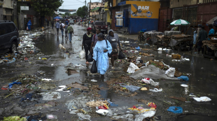 Najmanje 15 stradalih u poplavama na Haitiju, evakuisano više od 13.000 ljudi