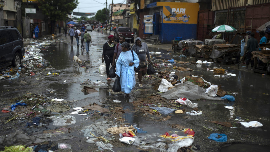 Najmanje 15 stradalih u poplavama na Haitiju, evakuisano više od 13.000 ljudi