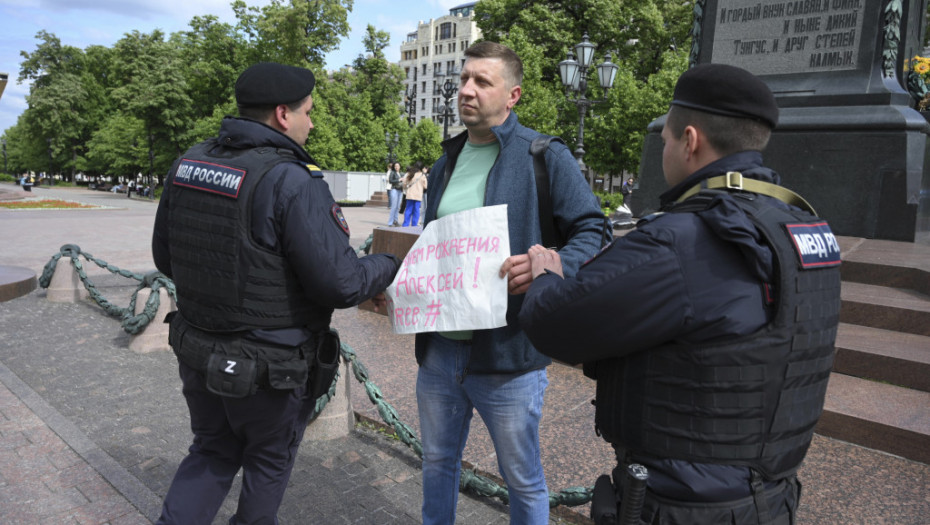 Ruska policija uhapsila oko 100 ljudi na skupovima povodom rođendana Navaljnog