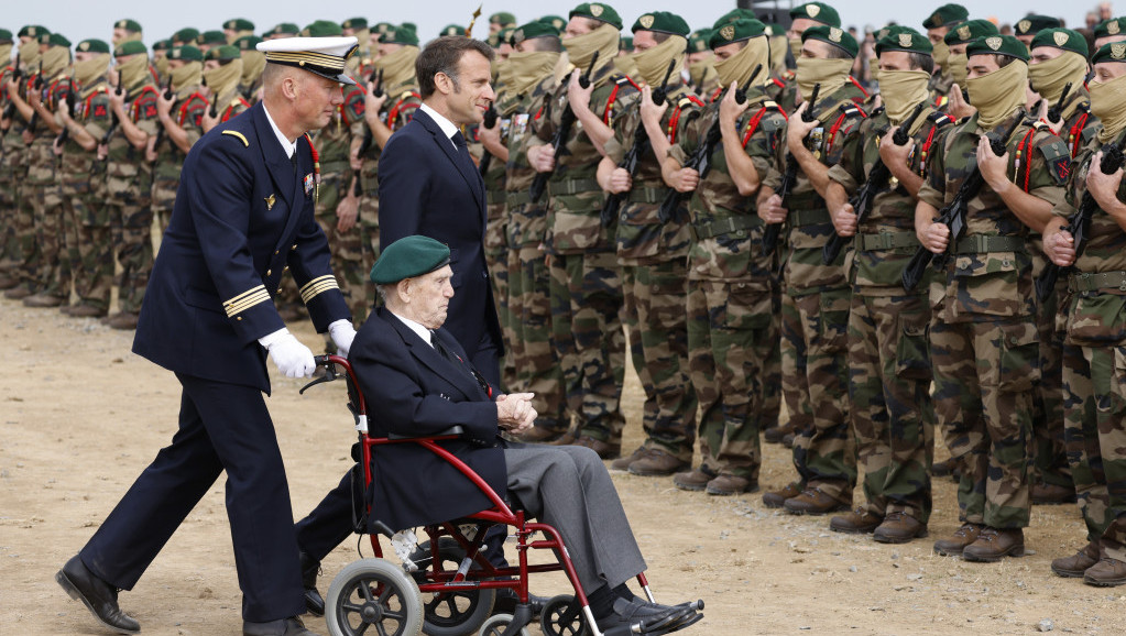 Stogodišnji Francuz koji se iskrcao na Normandiju na ceremoniji s Makronom: Britanski oficir nas je zvao "vaša visosti"
