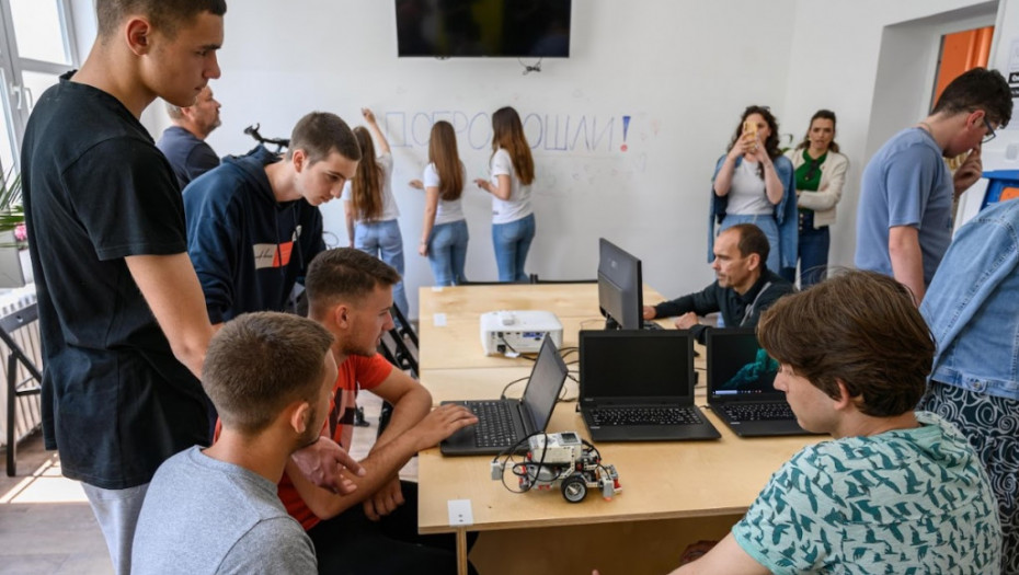 Učionica budućnosti stigla u Knjaževac: Majkers lab u Tehničkoj školi, mesto gde učenici i nastavnici zajedno istražuju