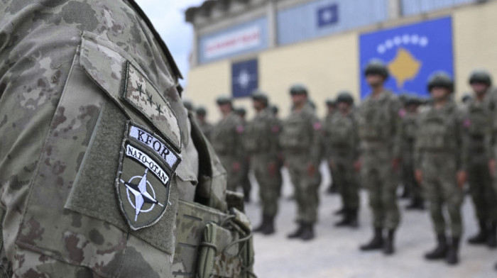 Britanski vojnici KFOR patroliraju duž administrativne linije: "Jedinica mobilisana nakon pojačanih tenzija na Kosovu"