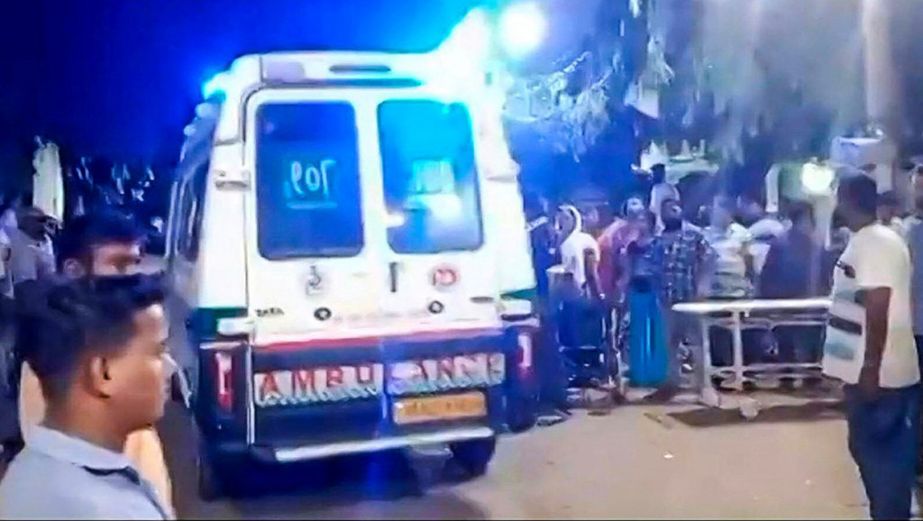 Prevrnuo se kamionet u Indiji: Najmanje 14 ljudi poginulo, 20 povređeno