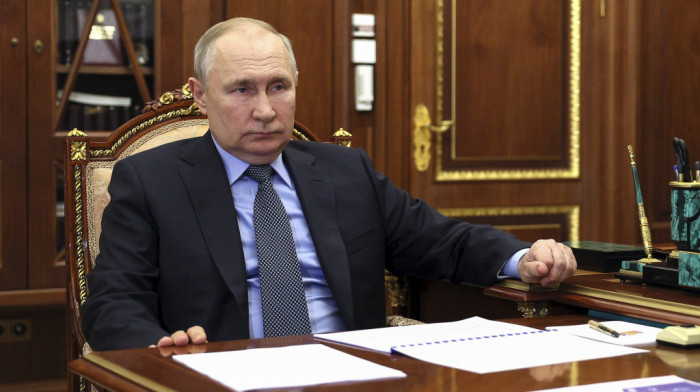 Putin potpisao zakon o mogućnosti pozivanja osuđenika na vojnu službu po ugovoru