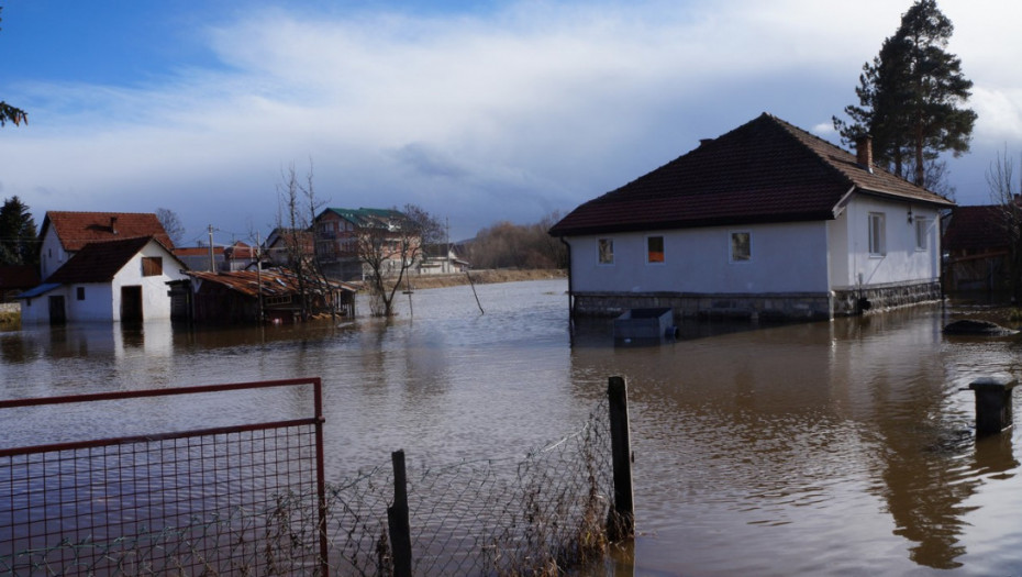 Izlila se reka Grabovica, potopila centar Sjenice